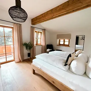Ferienhaus Pur - Doppelhaushälfte Im Idyllischen, Kreuth